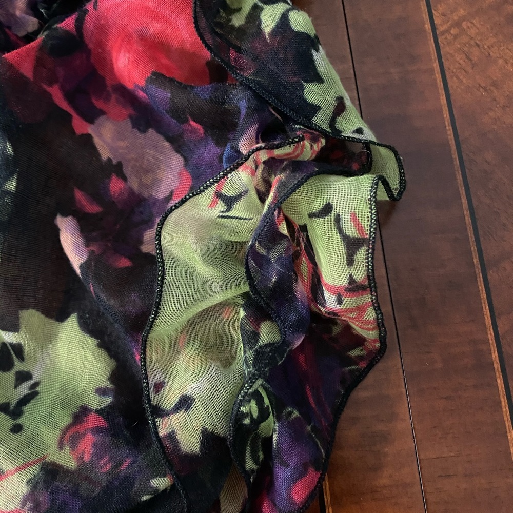 Women’s Multicolored Scarf with Ruffles